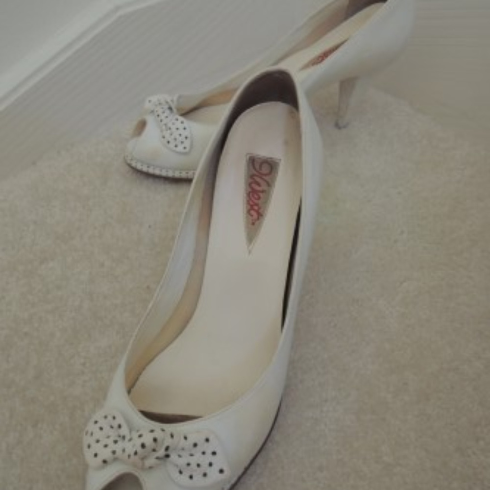 Ladies Shoes Size 8 1/2 M White Lthr 3 1/2 " Heel